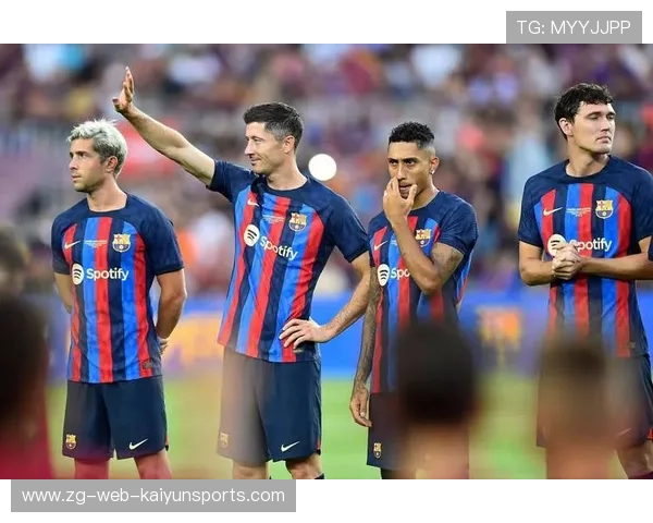 巴塞罗那中场连动创造极大空档